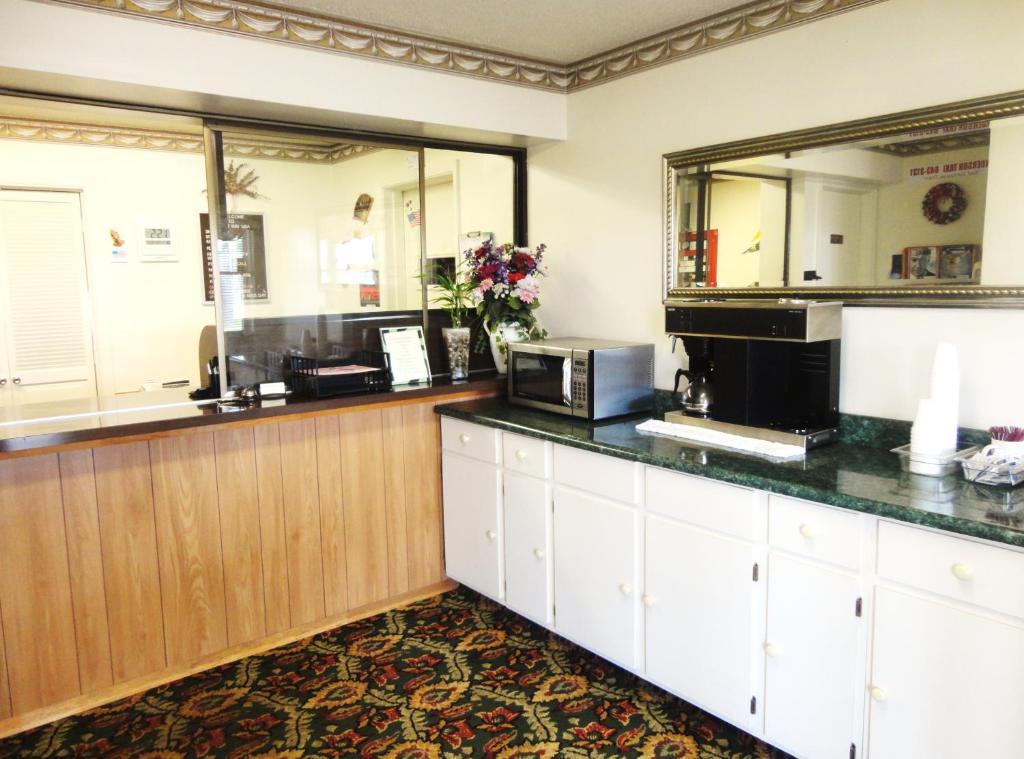 Budget Inn Daleville Exterior foto
